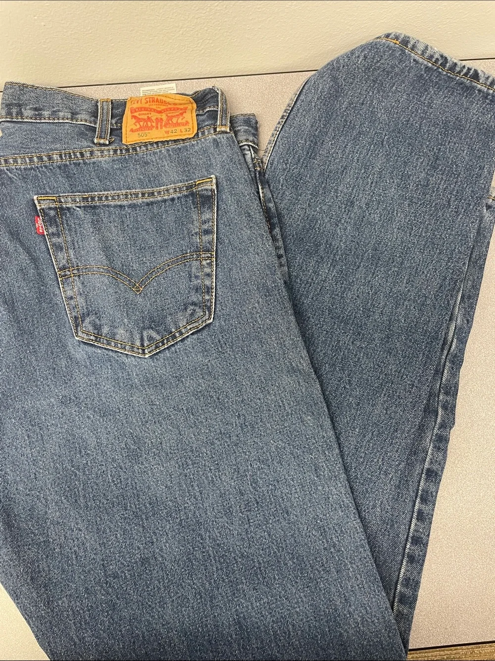 Levi's 505 Straight Leg Men's Jeans in Medium Blue Denim 42x32